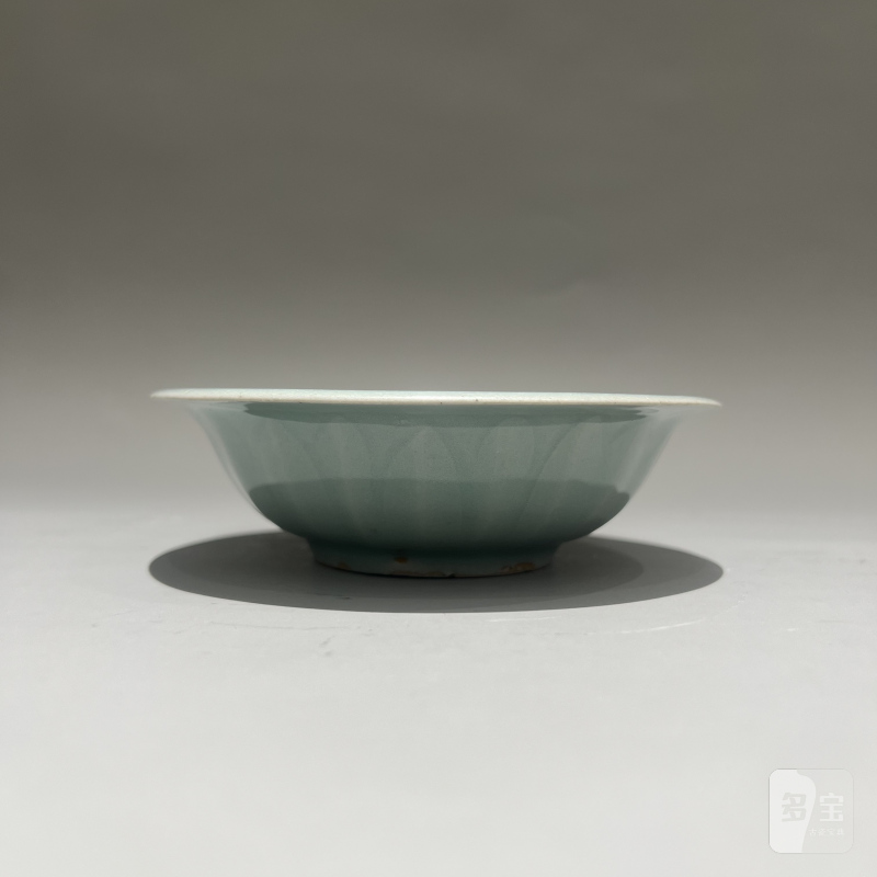 明代 龙泉窑粉青釉莲瓣洗 - 图10